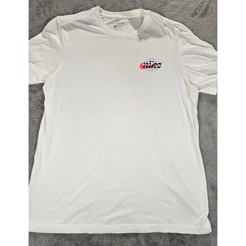 Nike Graphic T-Shirt White Pink Swoosh Nineteen Seventy Two Large L Short Slv